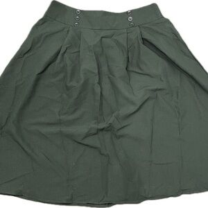 High-wasted buttoned knee-length skirt